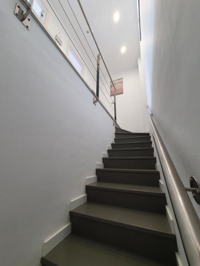 Moderno Duplex Comfort Roses Luaran gambar