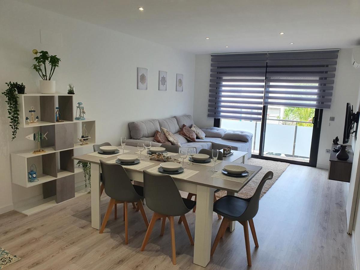 Moderno Duplex Comfort Roses Luaran gambar