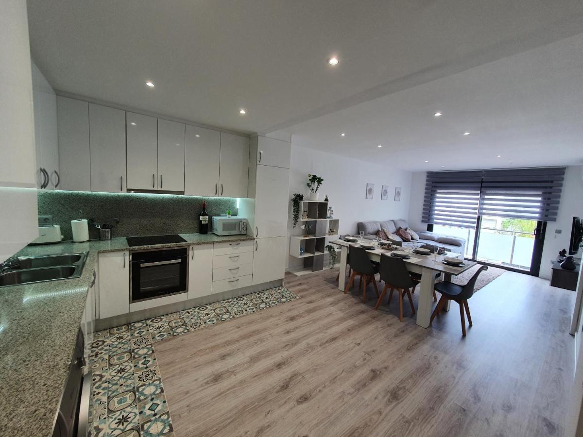 Moderno Duplex Comfort Roses Luaran gambar