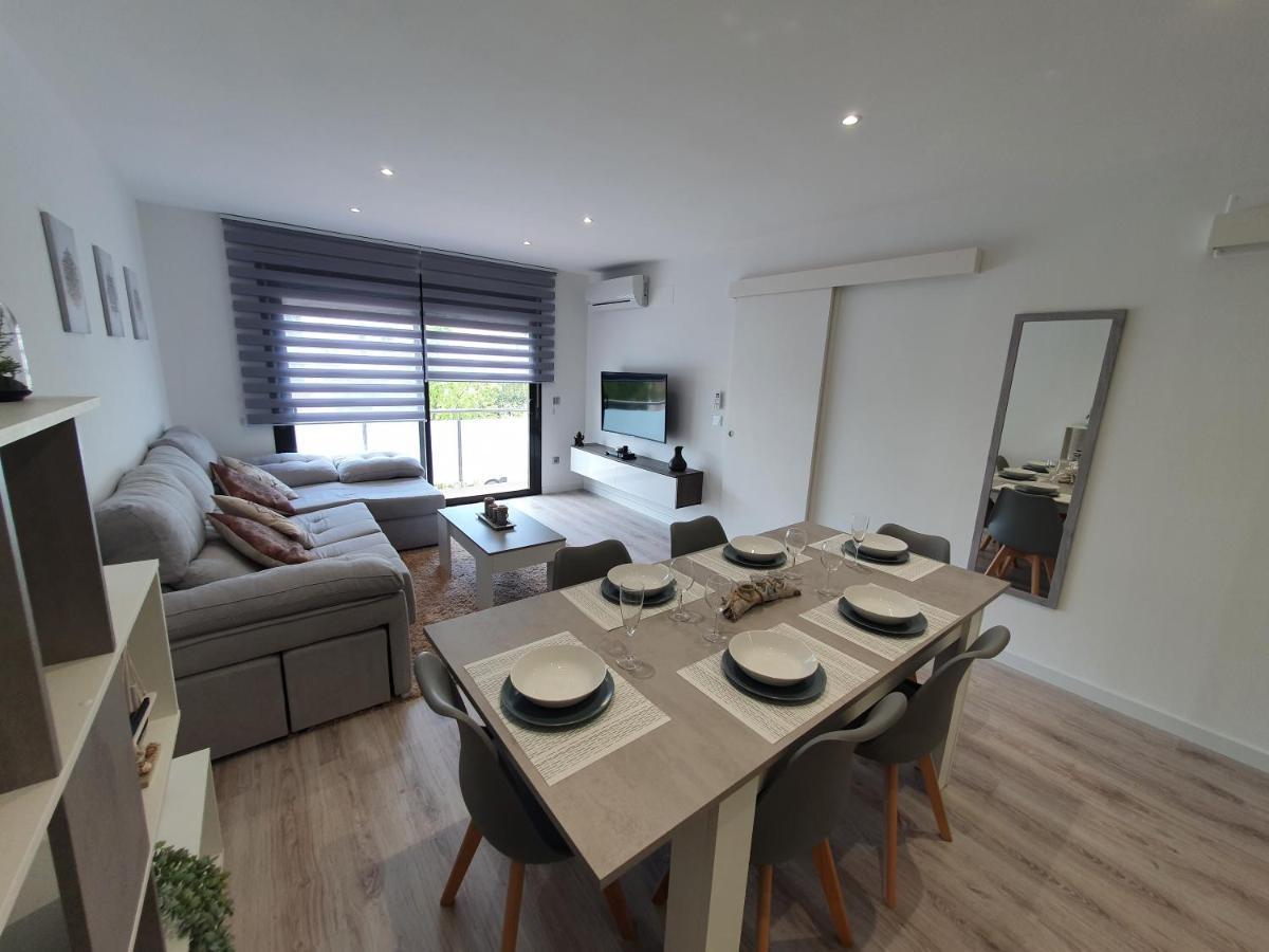 Moderno Duplex Comfort Roses Luaran gambar