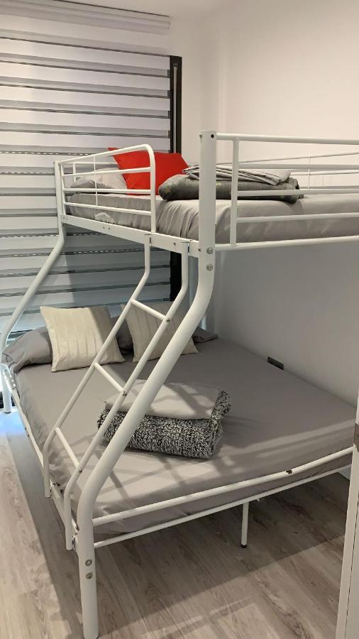 Moderno Duplex Comfort Roses Luaran gambar